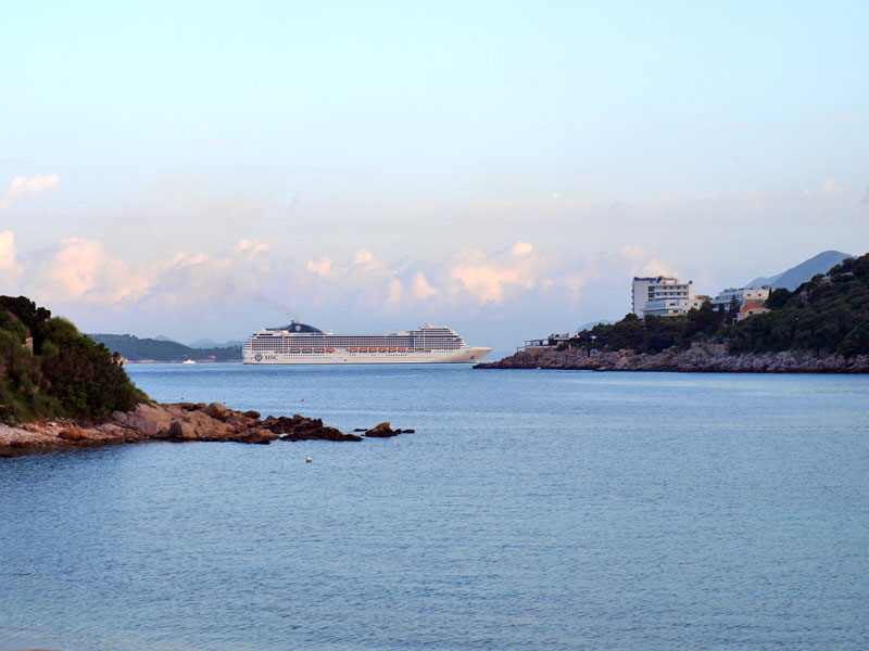 Глазами очевидцев: море, утро, белый пароход. Бухта Лопад, Дубровник, Хорватия