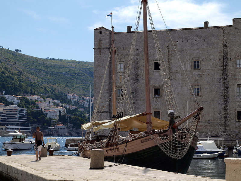 Глазами очевидцев: в ожидании катера. В гавани Дубровника