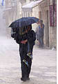 Дождь в Дубровнике. Возлюбленную носят на руках